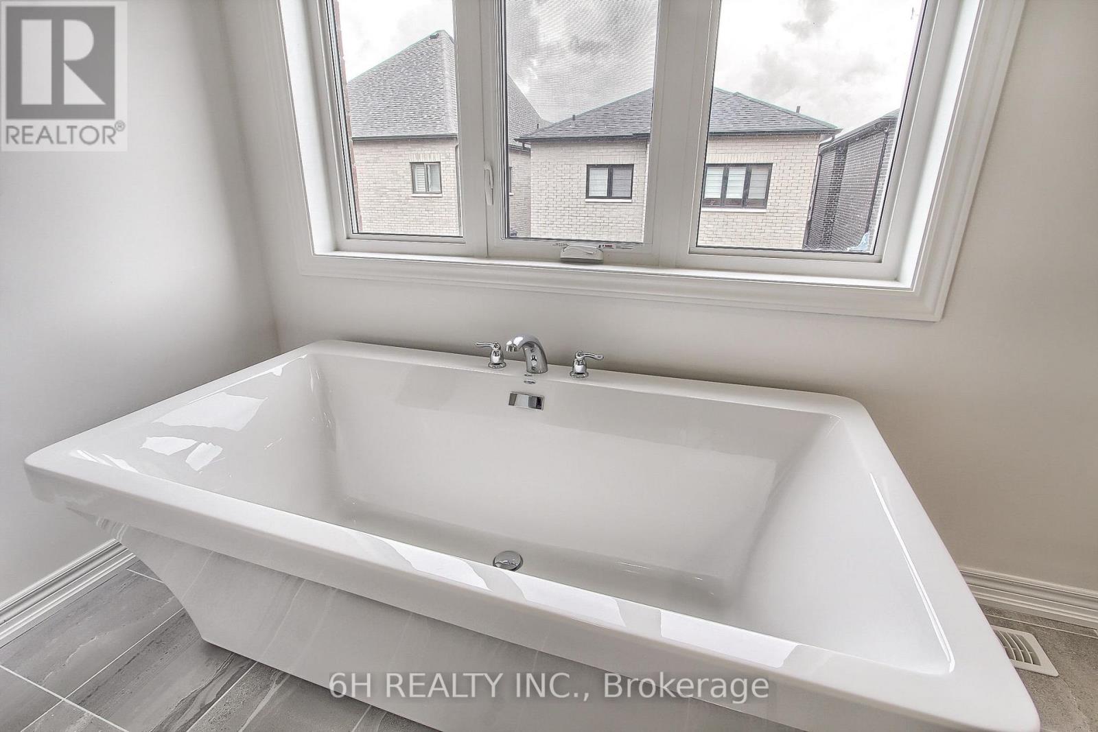 Photo 33 of 309 Boundary Boulevard, Whitchurchstouffville ON
