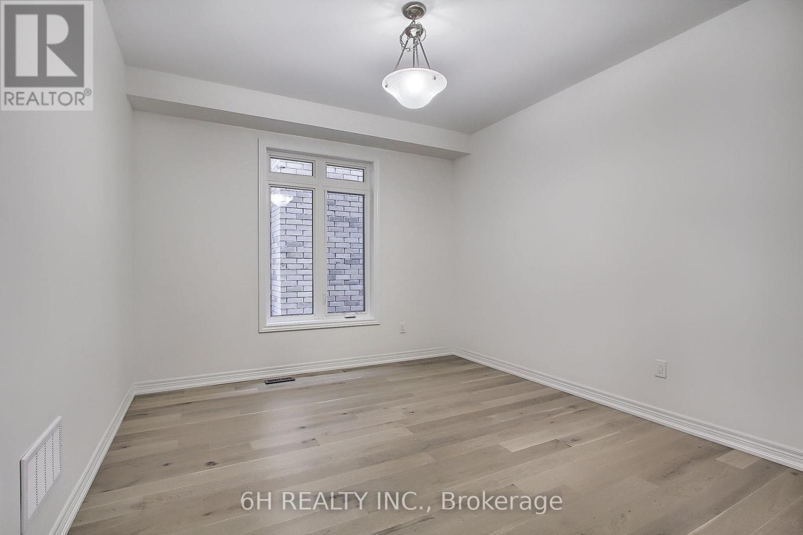 Photo 9 of 309 Boundary Boulevard, Whitchurchstouffville ON
