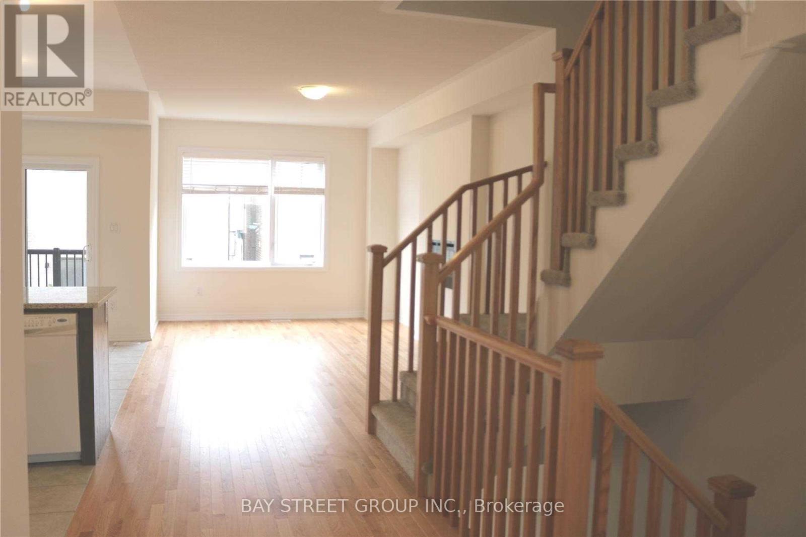 Photo 10 of 157 Tango Crescent, Newmarket ON