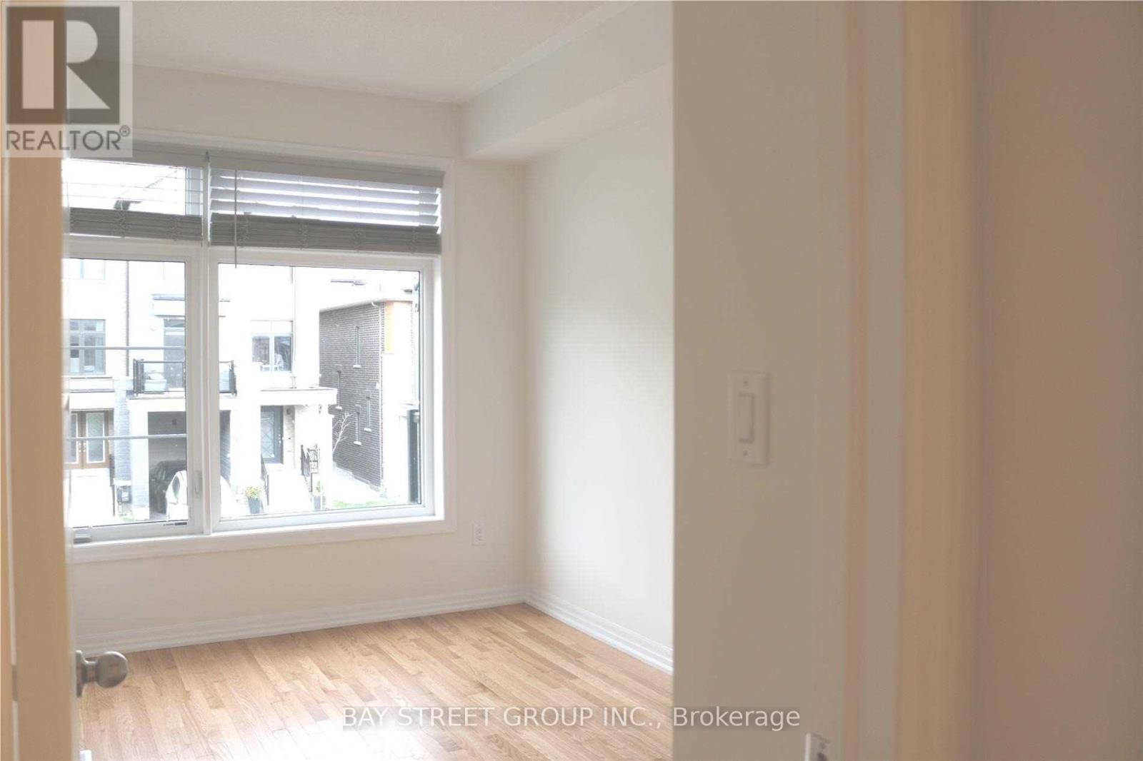 Photo 11 of 157 Tango Crescent, Newmarket ON