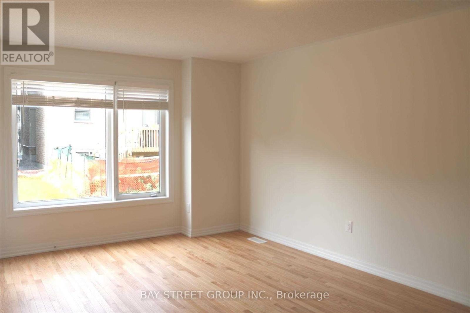 Photo 2 of 157 Tango Crescent, Newmarket ON