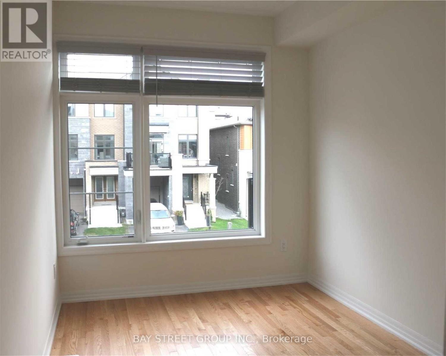 Photo 3 of 157 Tango Crescent, Newmarket ON