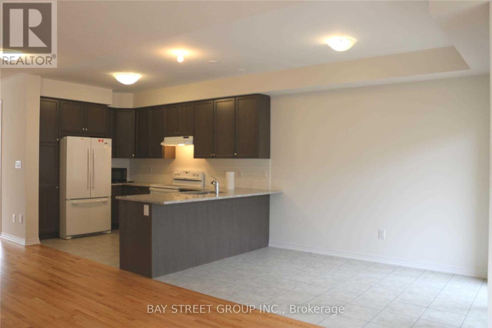Photo 4 of 157 Tango Crescent, Newmarket ON