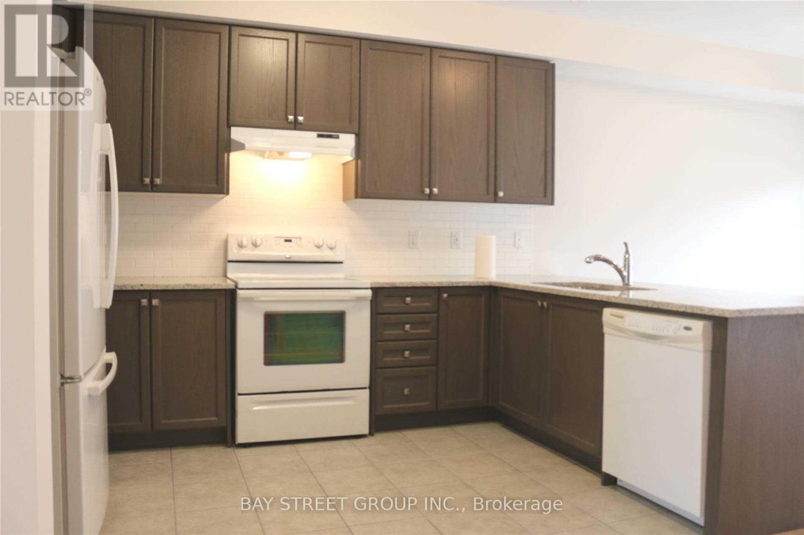 Photo 5 of 157 Tango Crescent, Newmarket ON