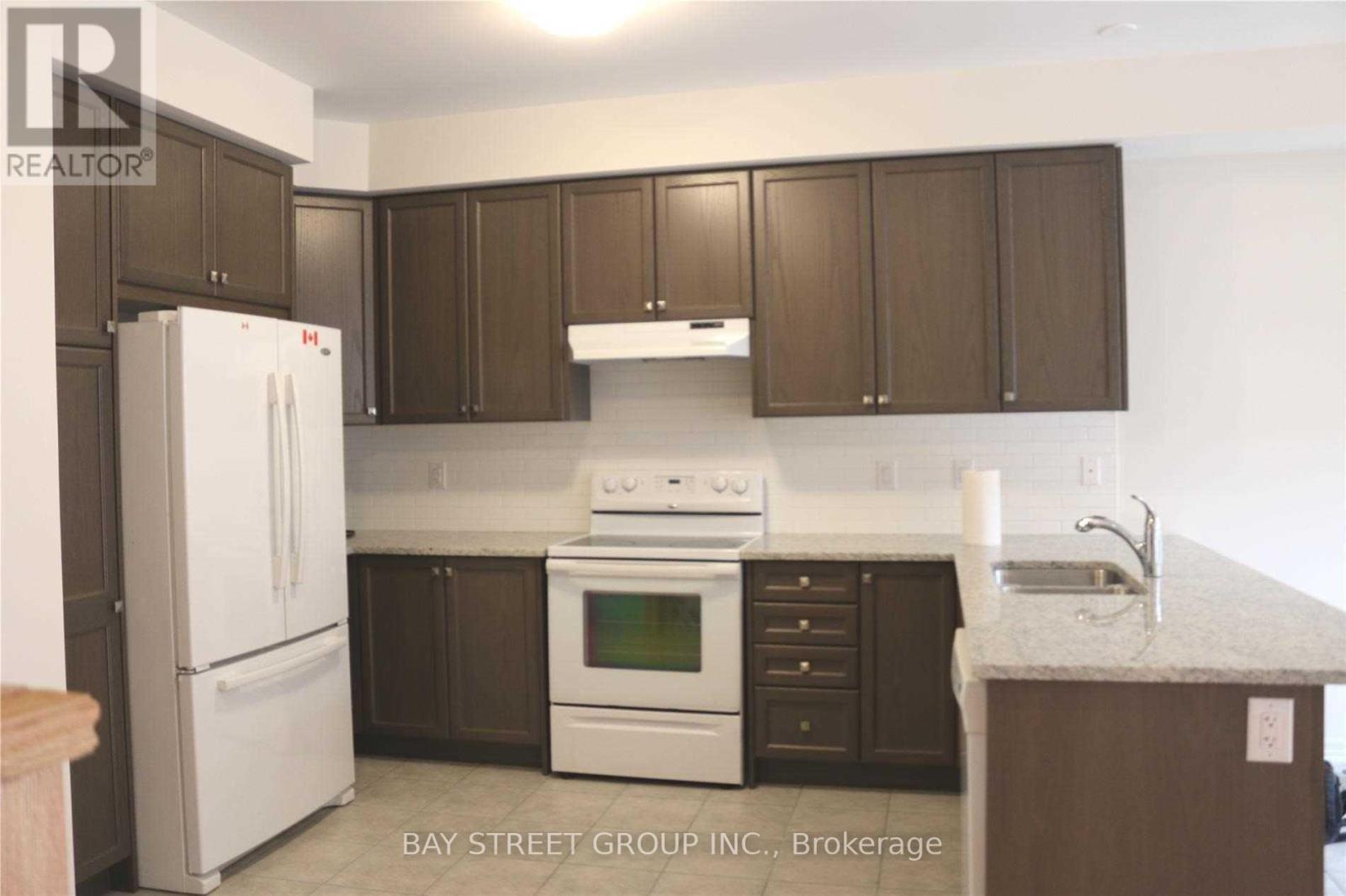 Photo 6 of 157 Tango Crescent, Newmarket ON