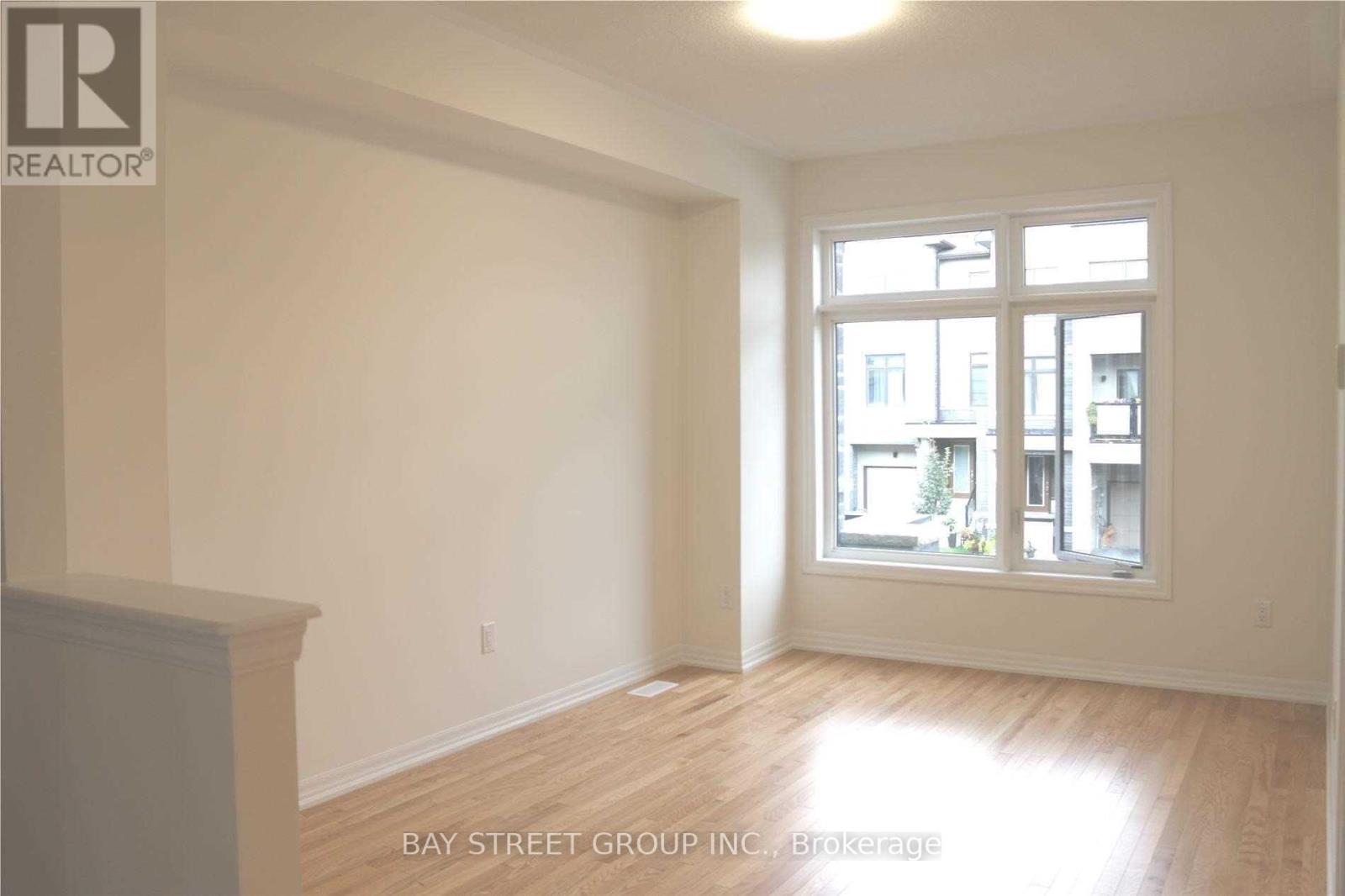 Photo 8 of 157 Tango Crescent, Newmarket ON
