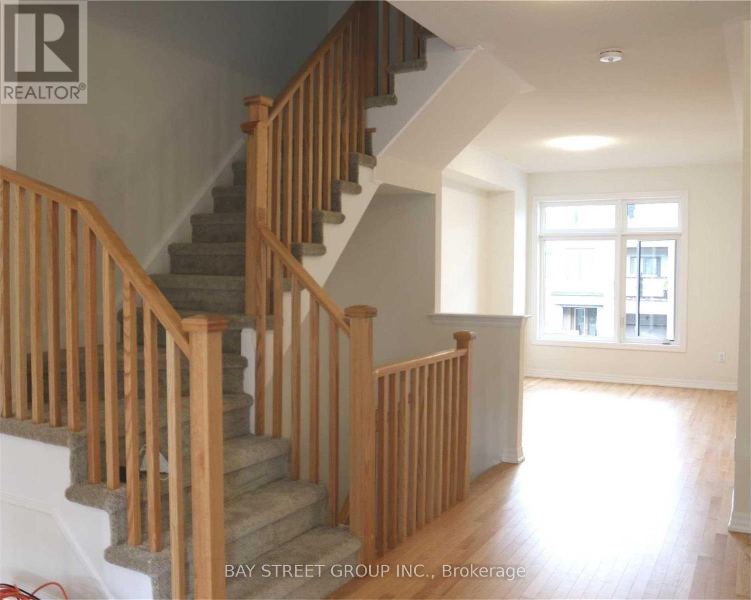 Photo 9 of 157 Tango Crescent, Newmarket ON