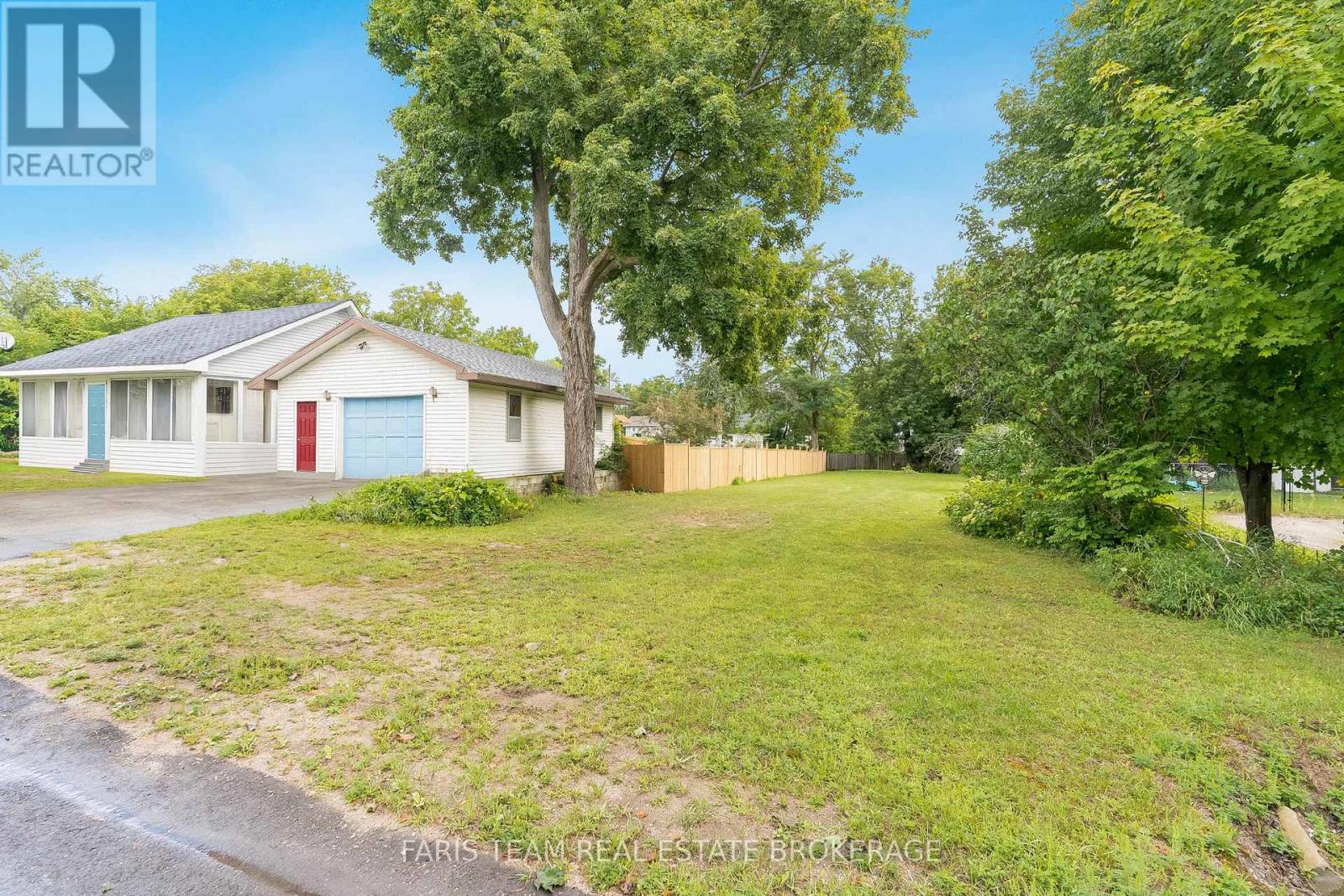 Photo 3 of 305 Ouida Street, Tay ON