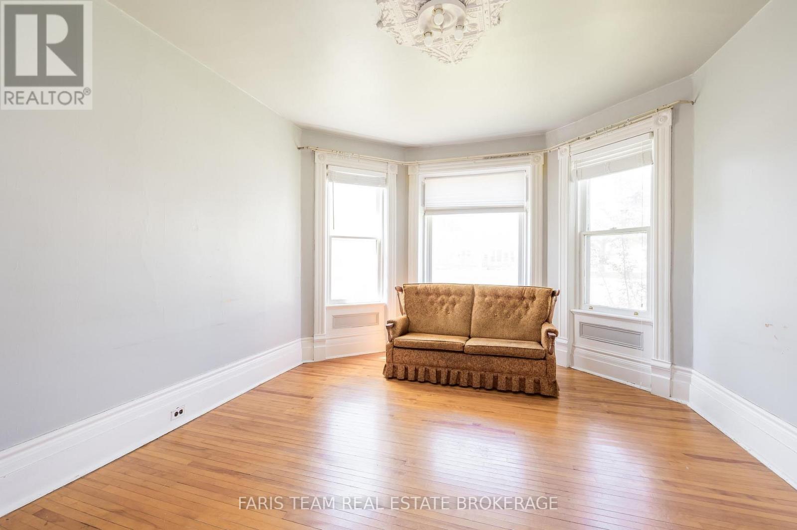 Photo 11 of 9 Borland Street E, Orillia ON