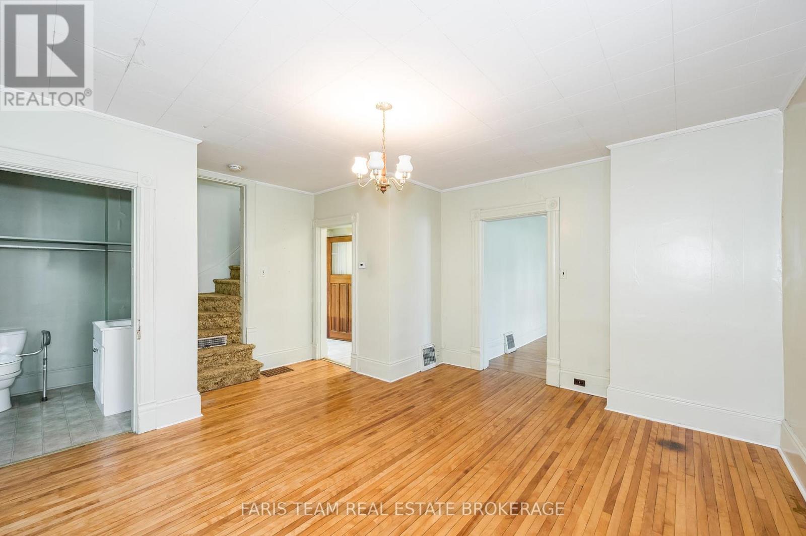 Photo 13 of 9 Borland Street E, Orillia ON