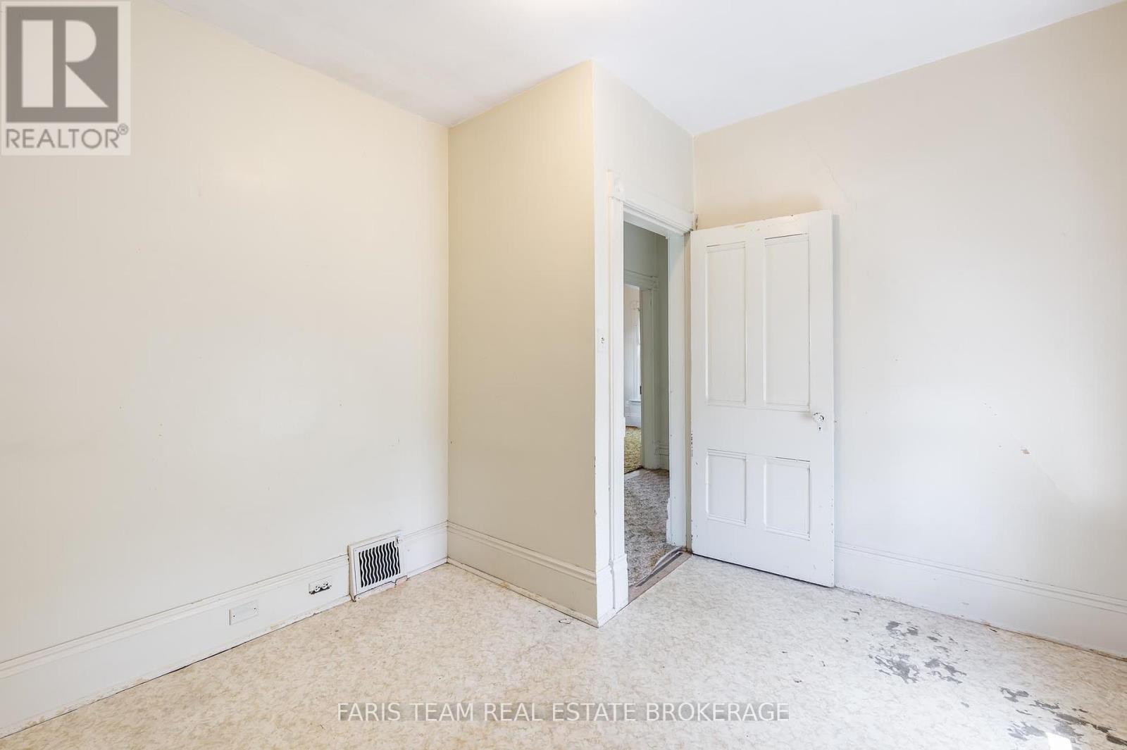 Photo 22 of 9 Borland Street E, Orillia ON