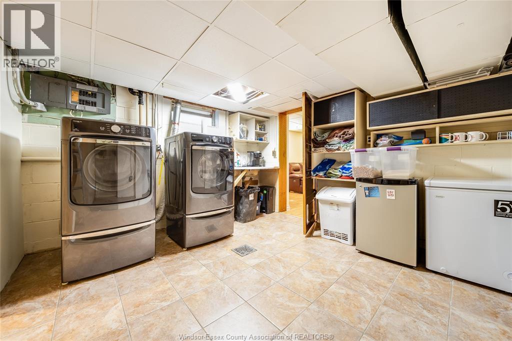 Photo 33 of 1555 Stratford Court, Windsor ON