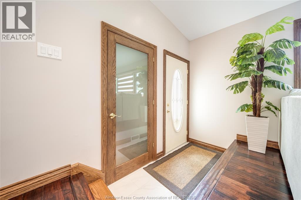 Photo 4 of 1555 Stratford Court, Windsor ON