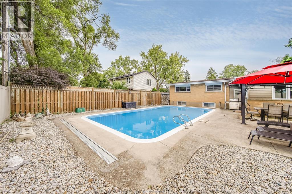 Photo 40 of 1555 Stratford Court, Windsor ON