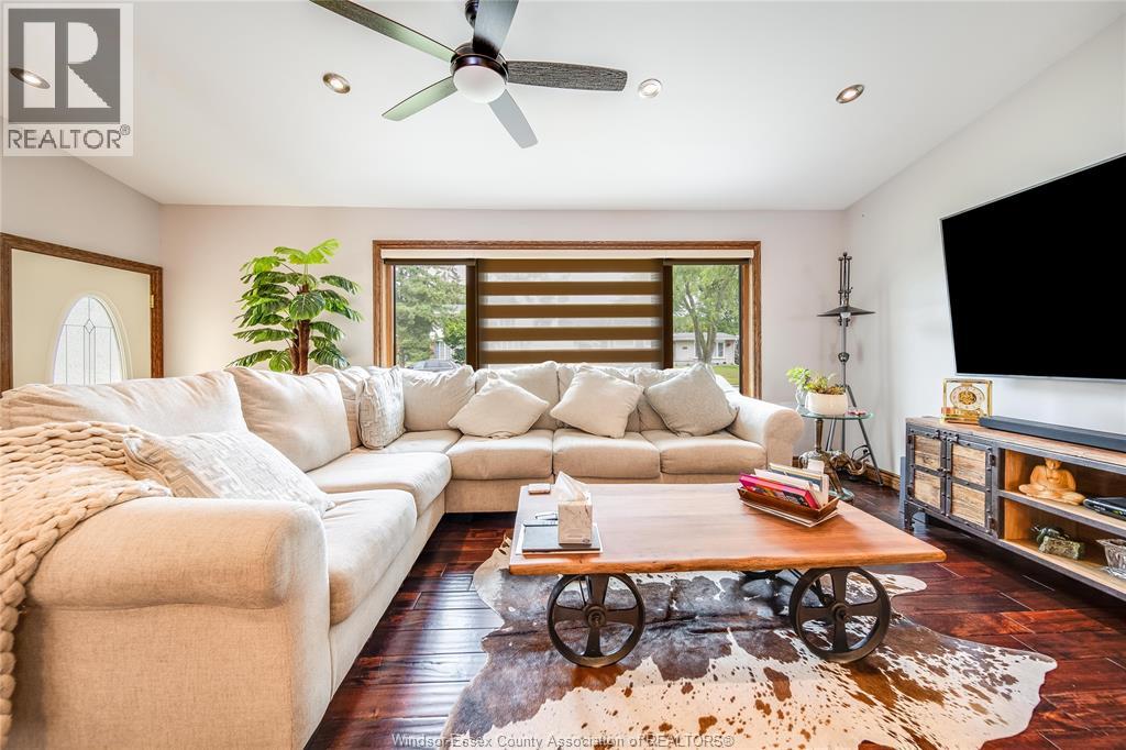 Photo 5 of 1555 Stratford Court, Windsor ON