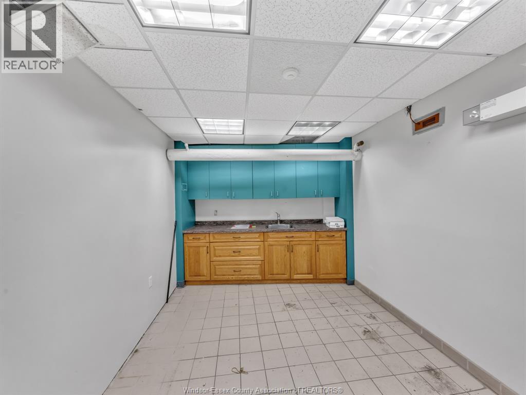 Photo 23 of 401 Ouellette Avenue, Windsor ON