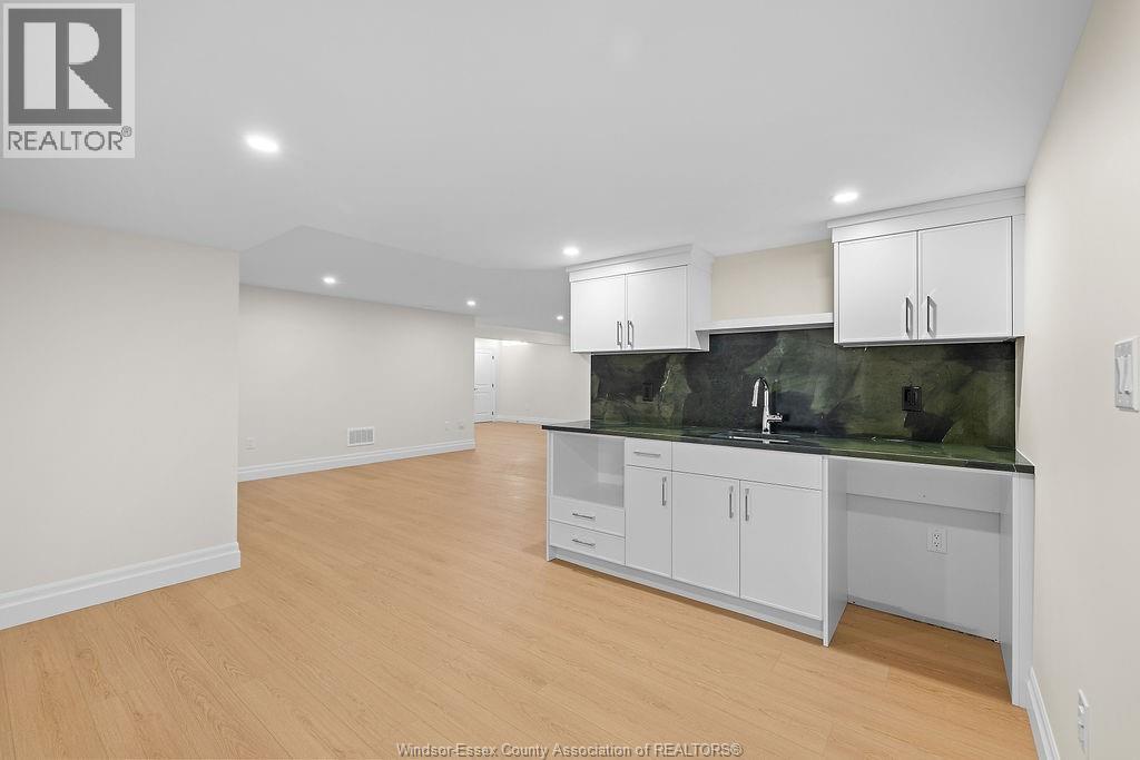 Photo 34 of 3685 Farrow Avenue, Windsor ON