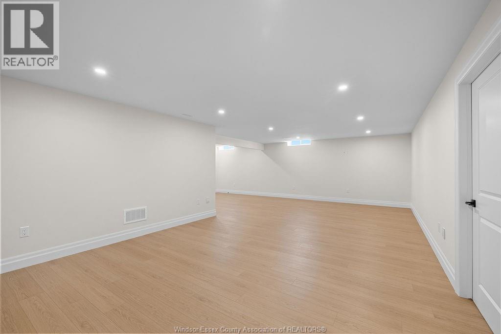 Photo 35 of 3685 Farrow Avenue, Windsor ON