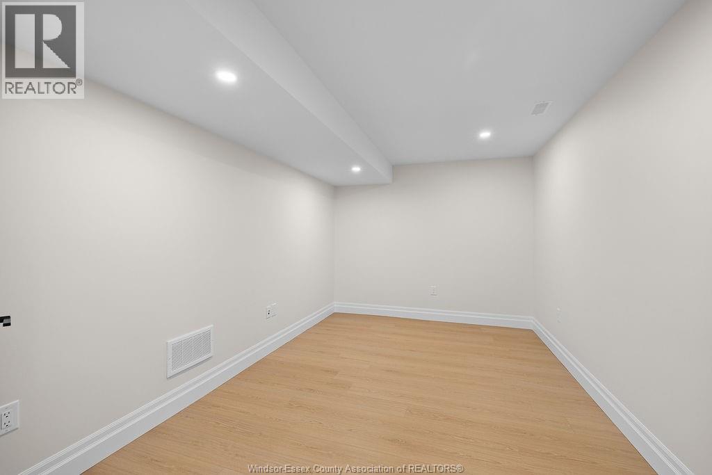 Photo 37 of 3685 Farrow Avenue, Windsor ON