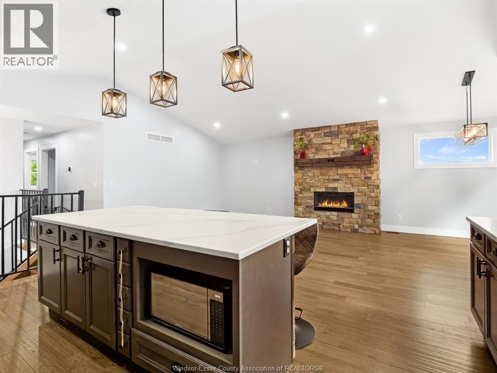 Photo 12 of 384 Erie View, Harrow ON
