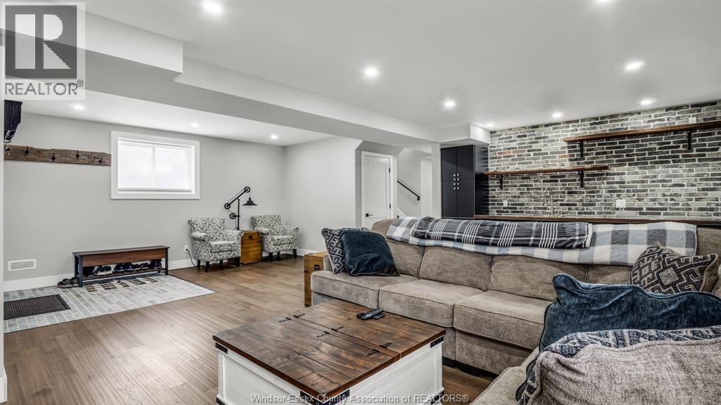 Photo 25 of 384 Erie View, Harrow ON