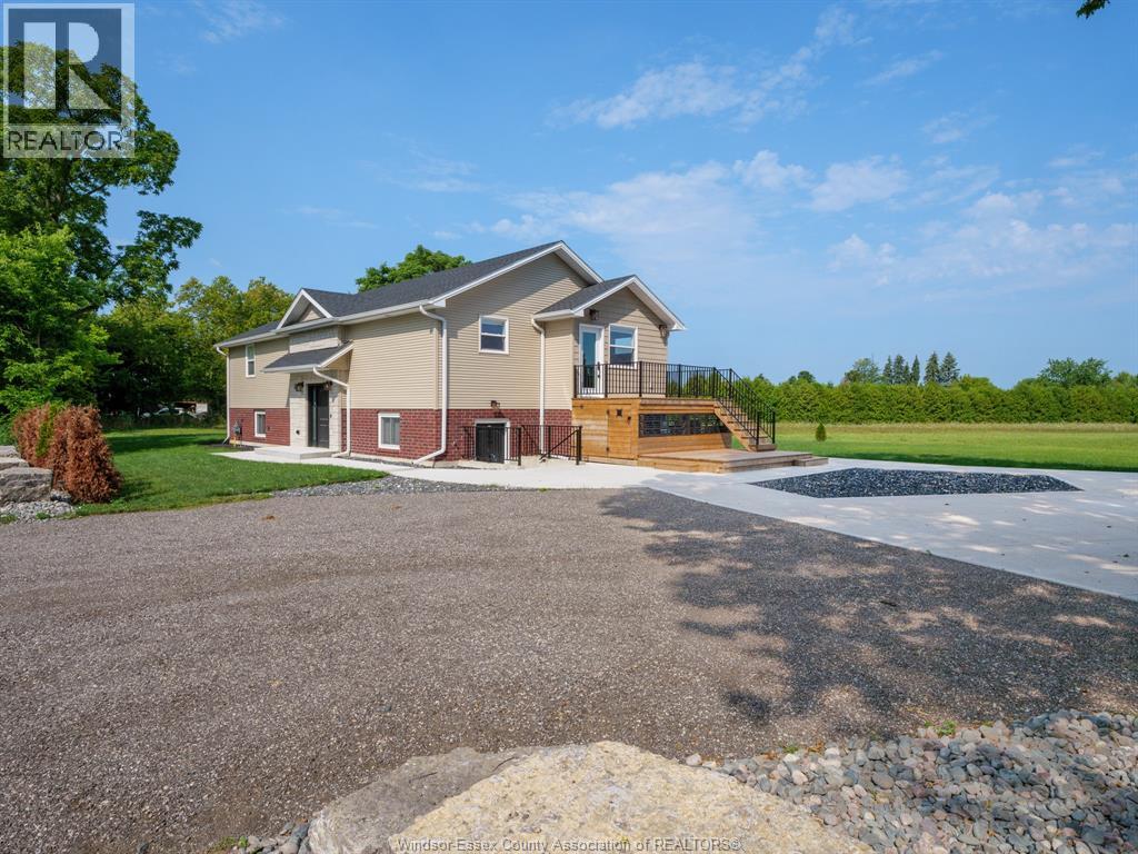 Photo 3 of 384 Erie View, Harrow ON