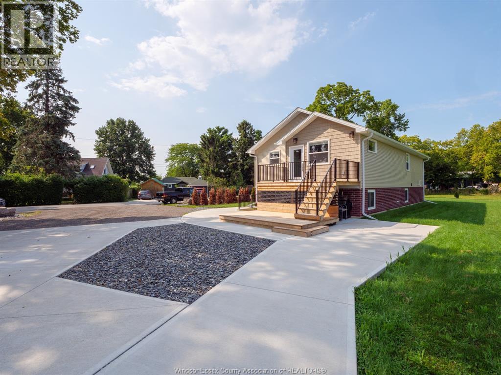 Photo 4 of 384 Erie View, Harrow ON