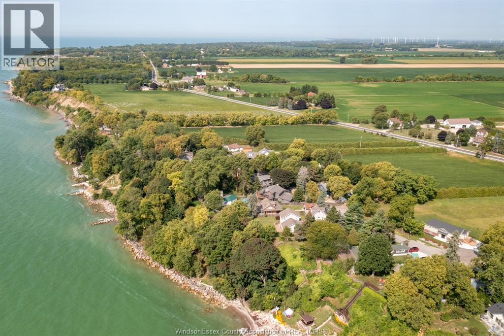 Photo 43 of 384 Erie View, Harrow ON
