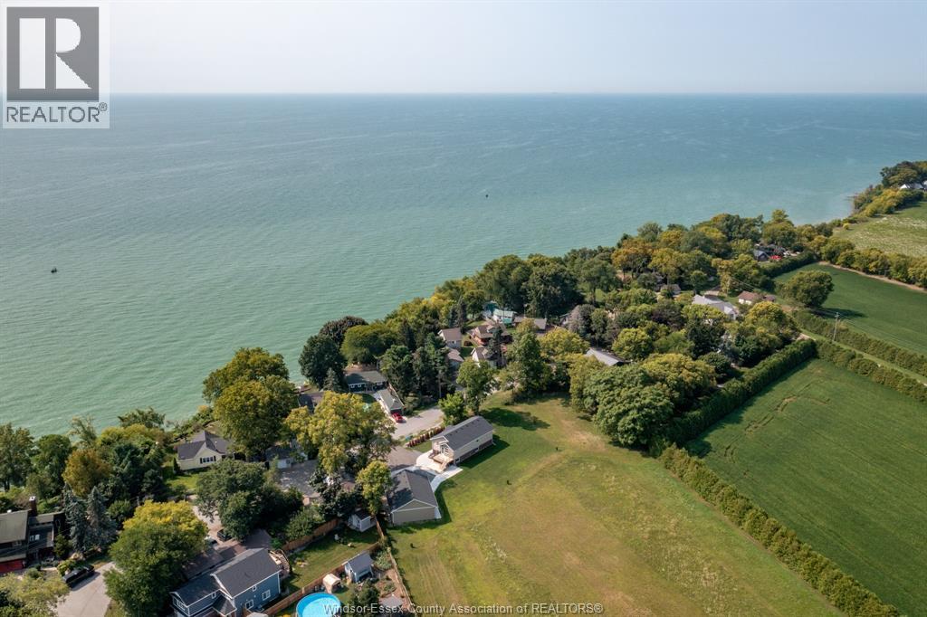 Photo 44 of 384 Erie View, Harrow ON