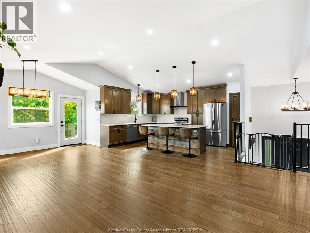 Photo 8 of 384 Erie View, Harrow ON