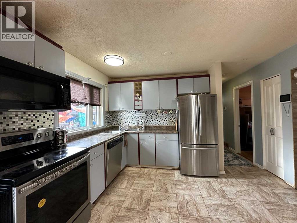 Photo 5 of 3806 52 Street, Wetaskiwin AB