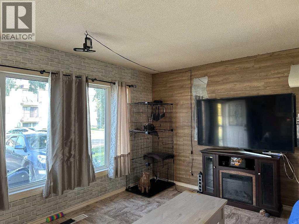 Photo 6 of 3806 52 Street, Wetaskiwin AB