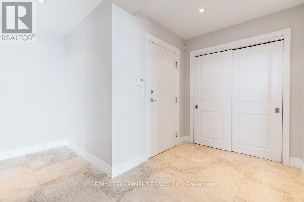 Photo 6 of 1303 360 Pearl Street, Burlington ON