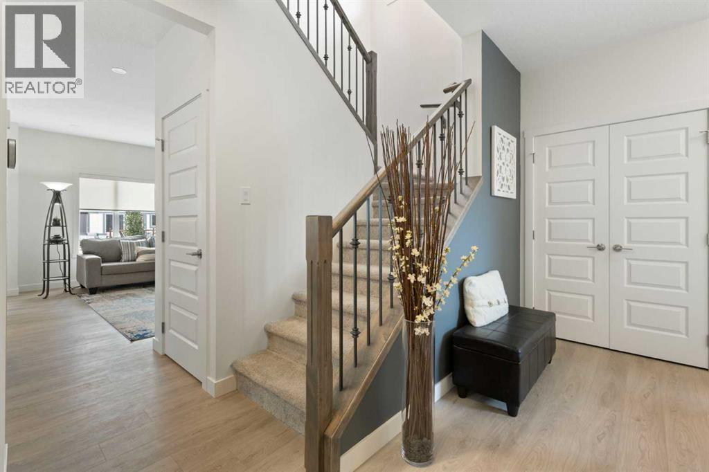 Photo 3 of 1387 Bayview Crescent Sw, Airdrie AB