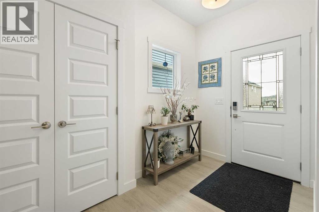 Photo 2 of 1387 Bayview Crescent Sw, Airdrie AB