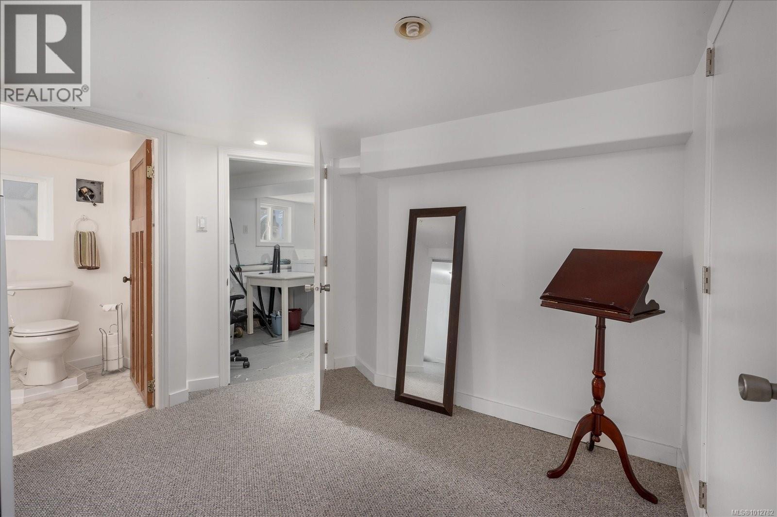 Photo 21 of 612 Fourth St, Nanaimo BC