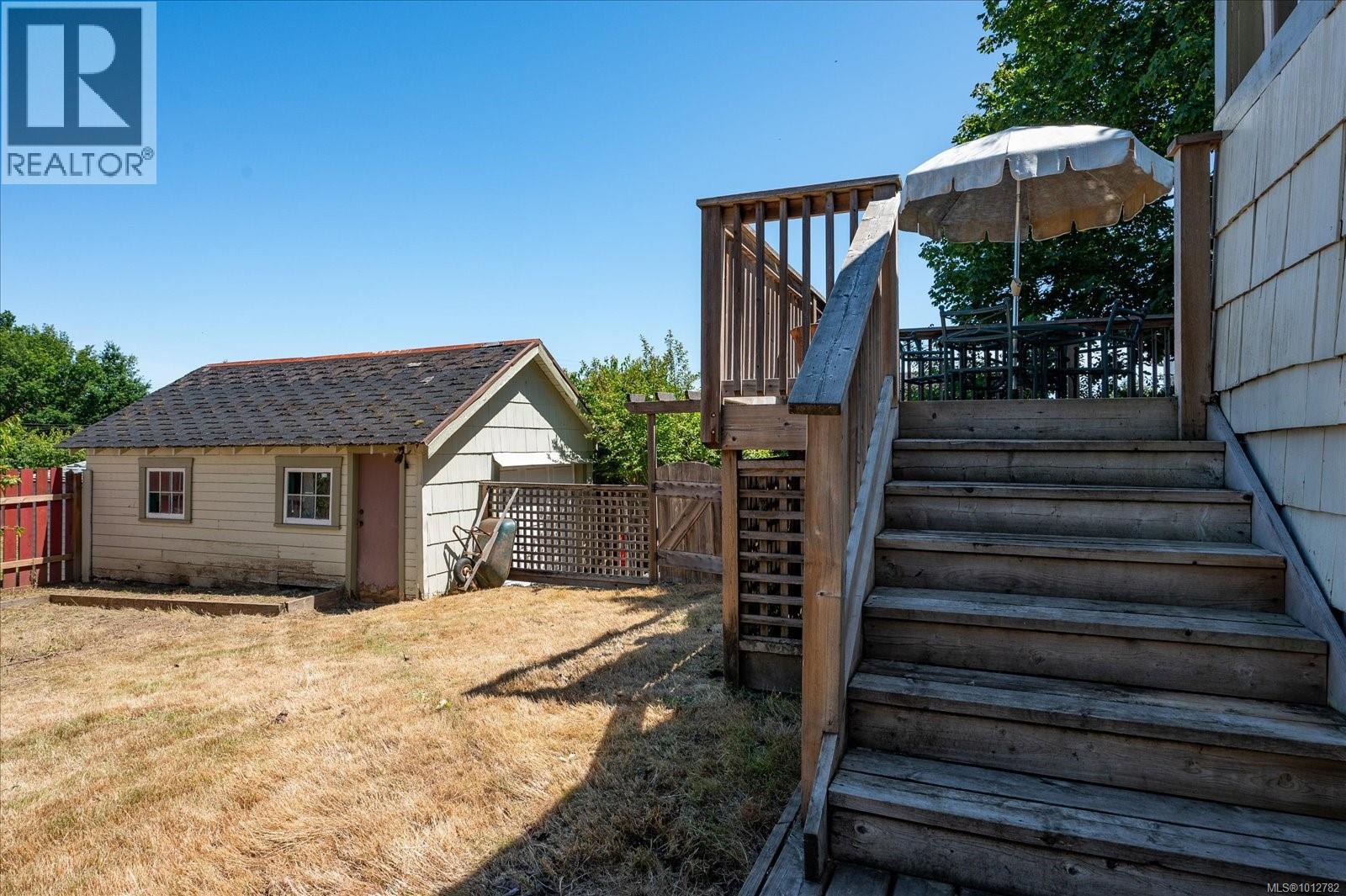 Photo 31 of 612 Fourth St, Nanaimo BC