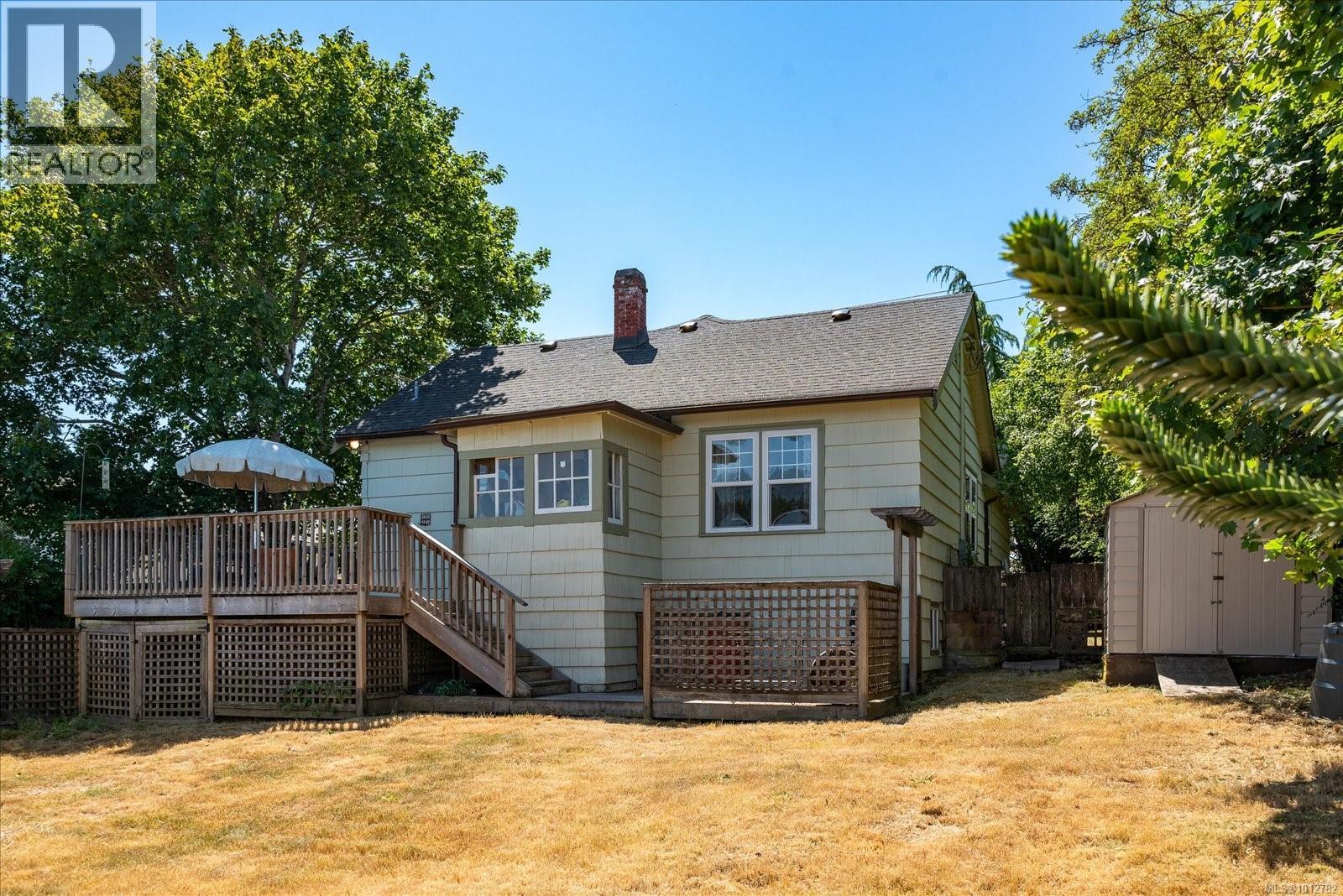 Photo 32 of 612 Fourth St, Nanaimo BC