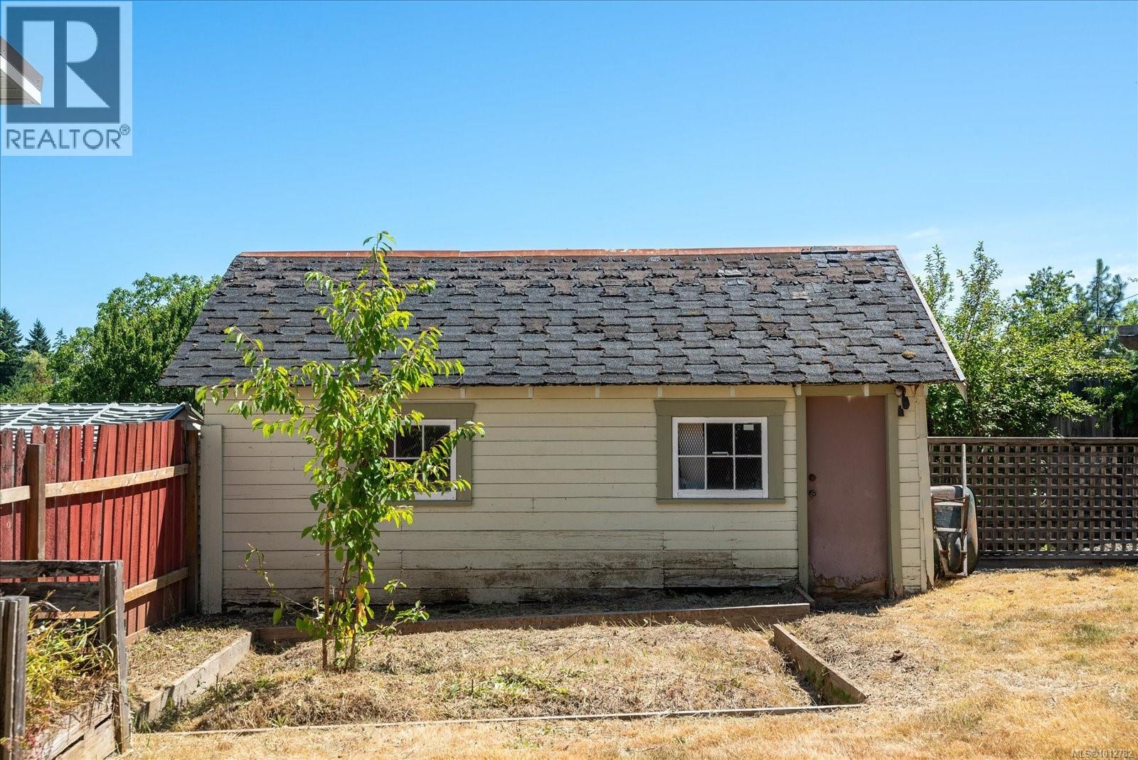 Photo 33 of 612 Fourth St, Nanaimo BC