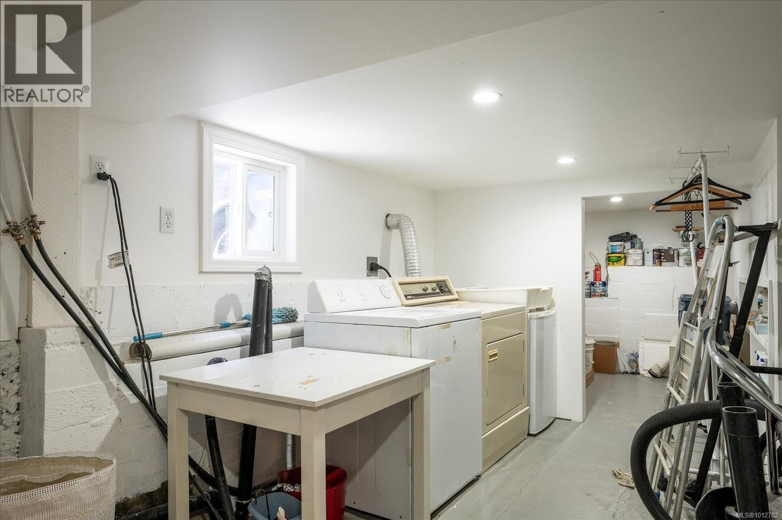 Photo 37 of 612 Fourth St, Nanaimo BC