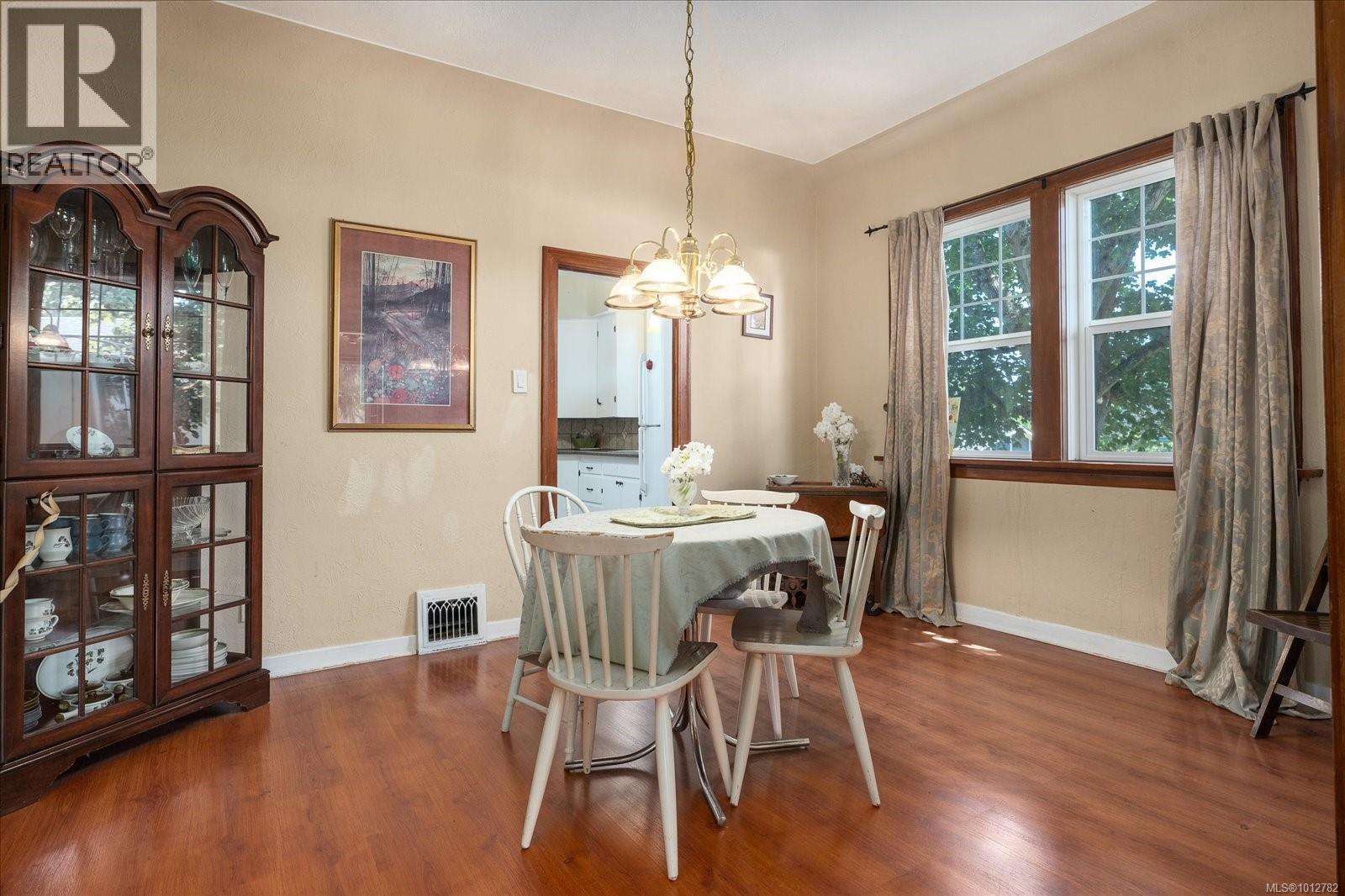 Photo 8 of 612 Fourth St, Nanaimo BC