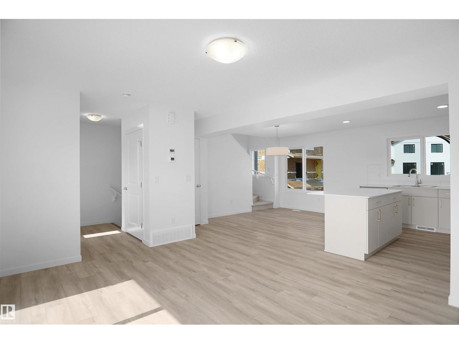 Photo 3 of 16 1430 Aster Wy Nw, Edmonton AB