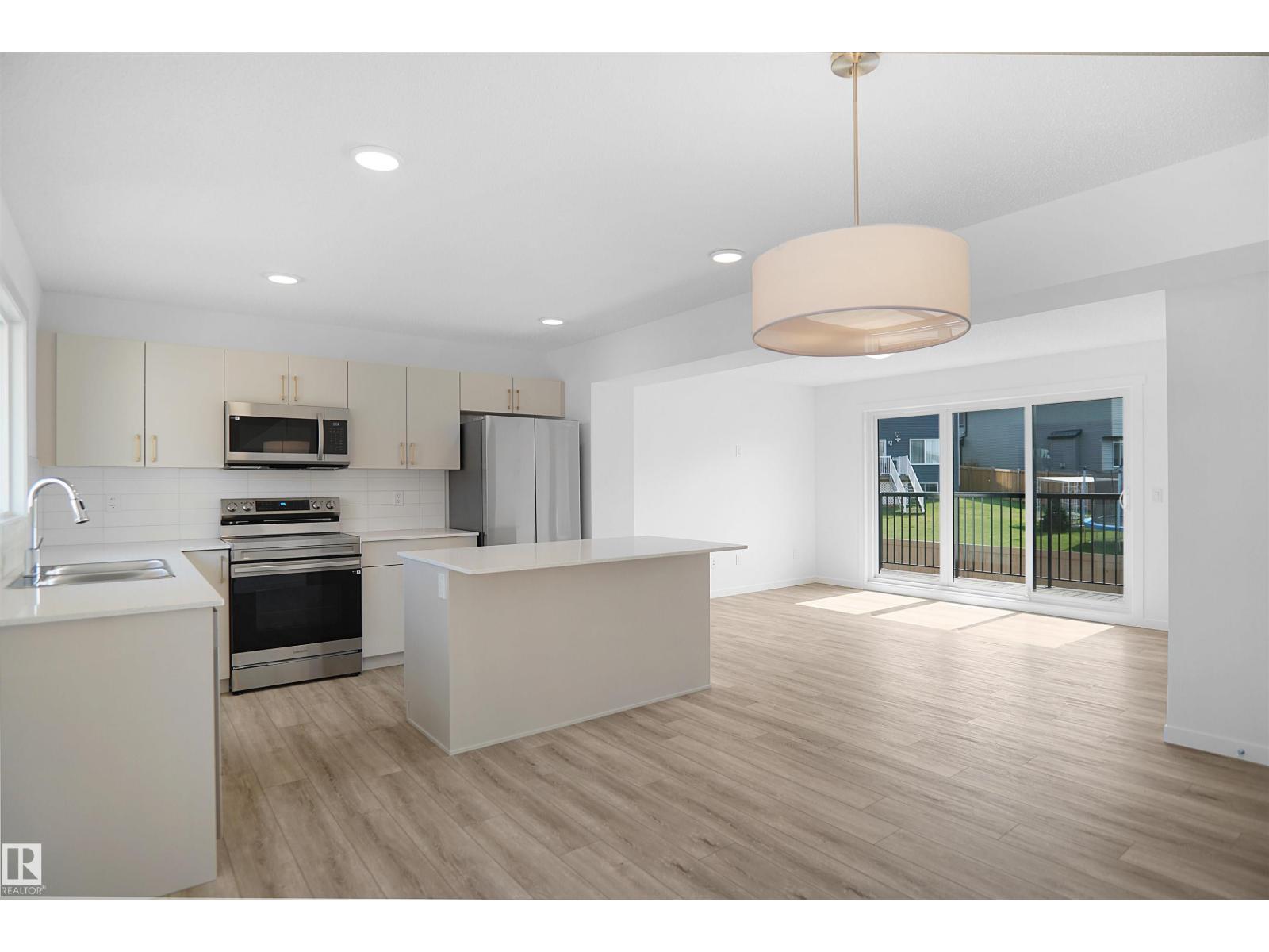 Photo 8 of 16 1430 Aster Wy Nw, Edmonton AB
