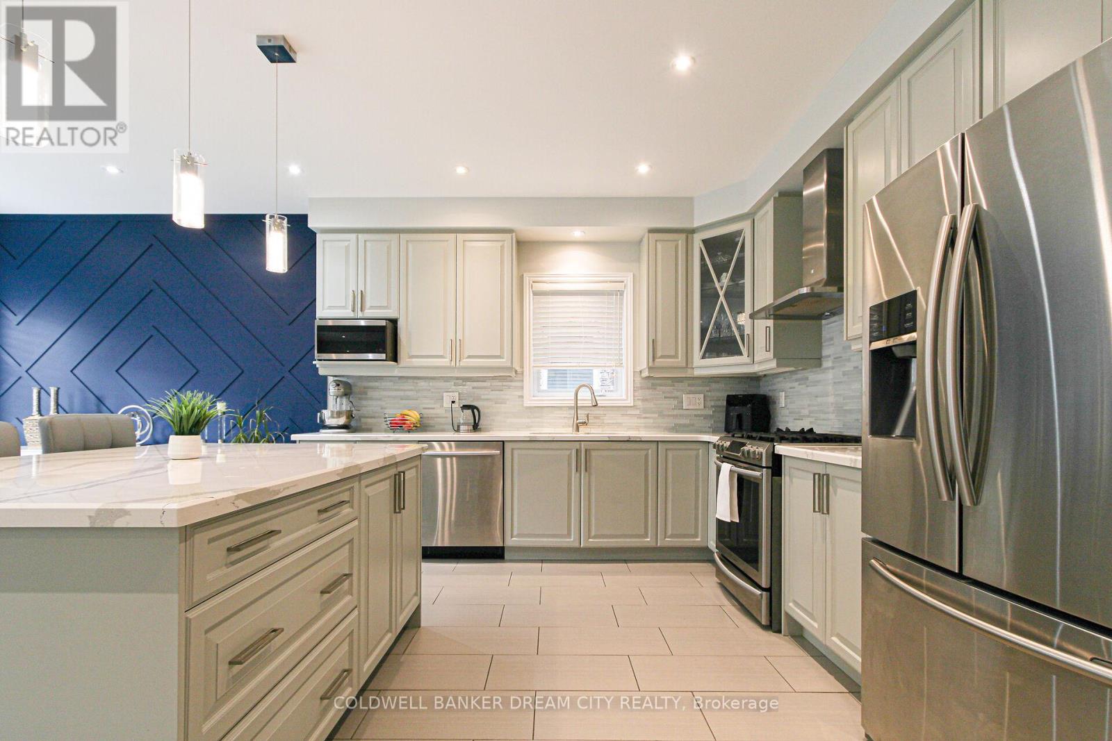 Photo 10 of 450 Brisdale Drive, Brampton ON