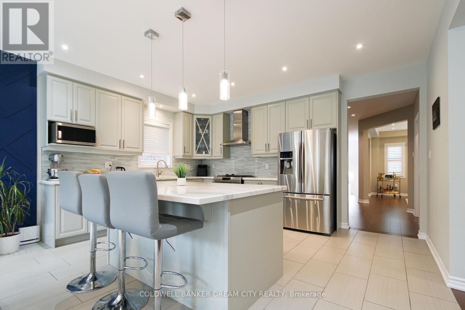 Photo 11 of 450 Brisdale Drive, Brampton ON