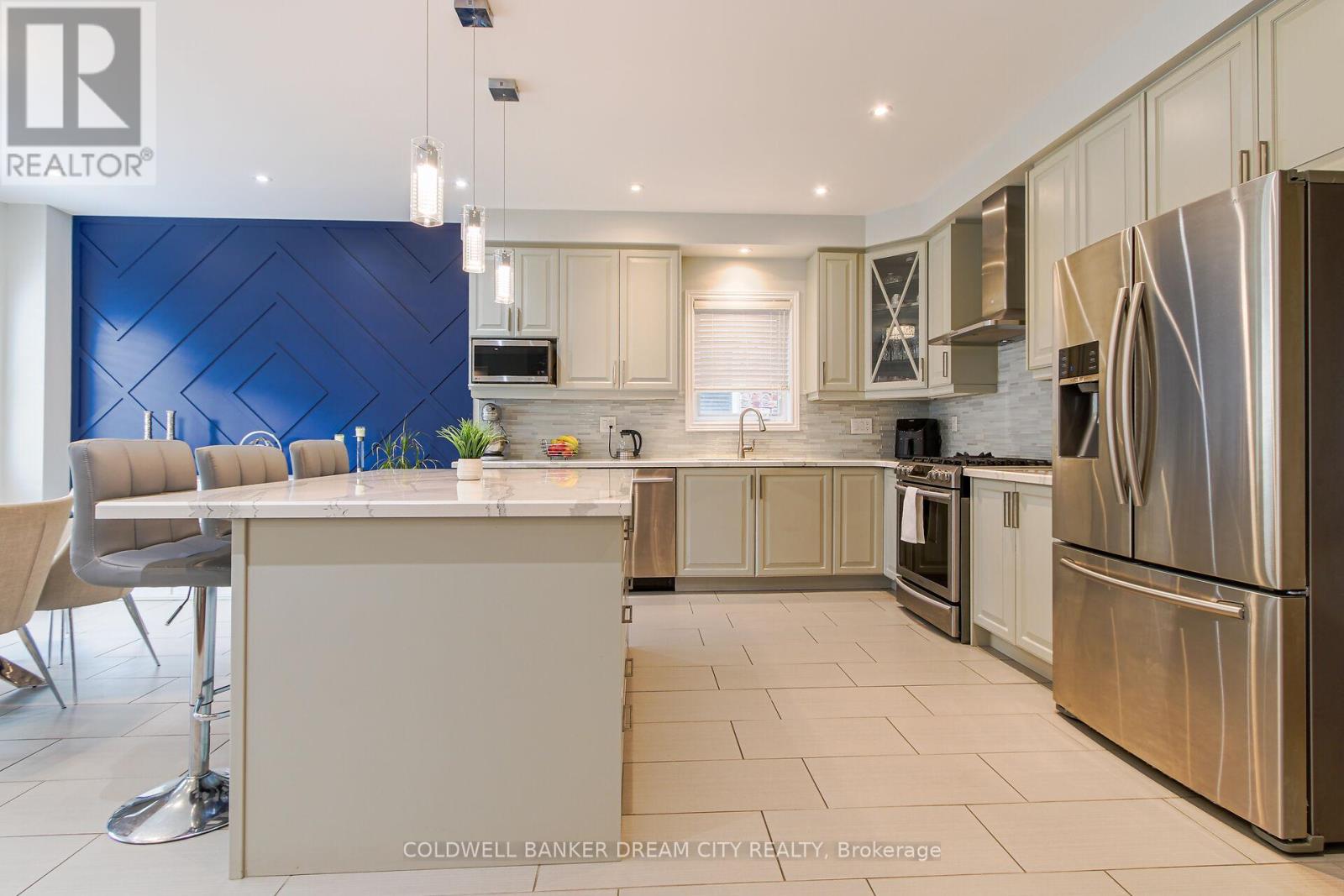 Photo 12 of 450 Brisdale Drive, Brampton ON