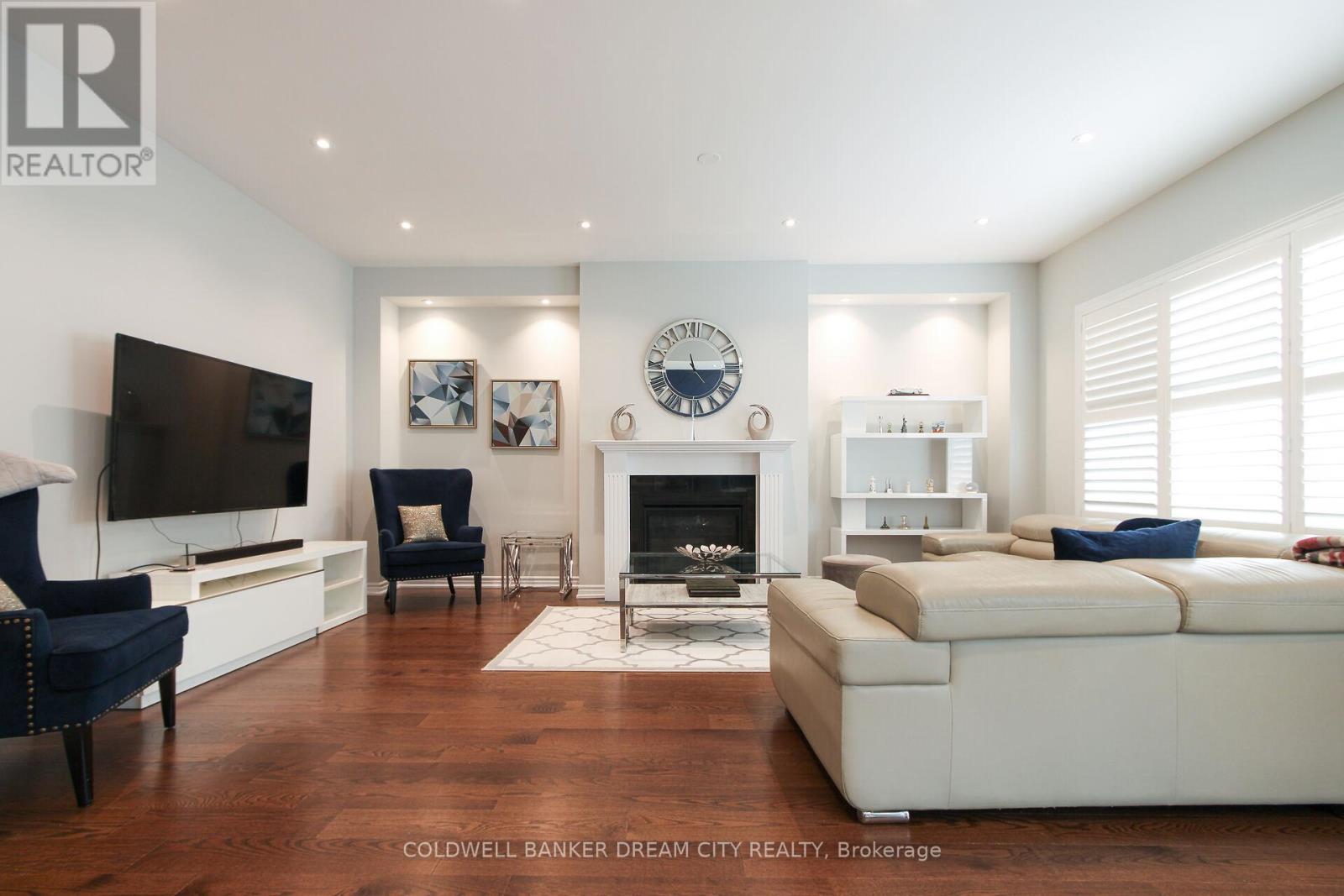 Photo 17 of 450 Brisdale Drive, Brampton ON