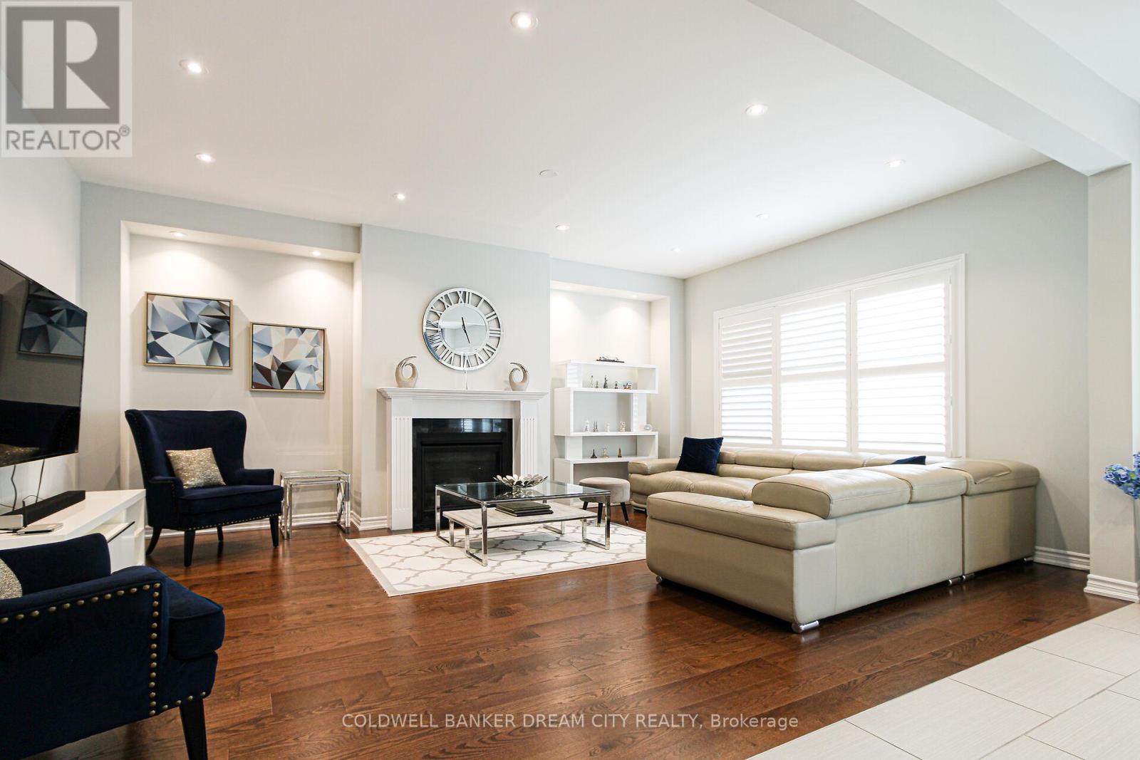 Photo 18 of 450 Brisdale Drive, Brampton ON