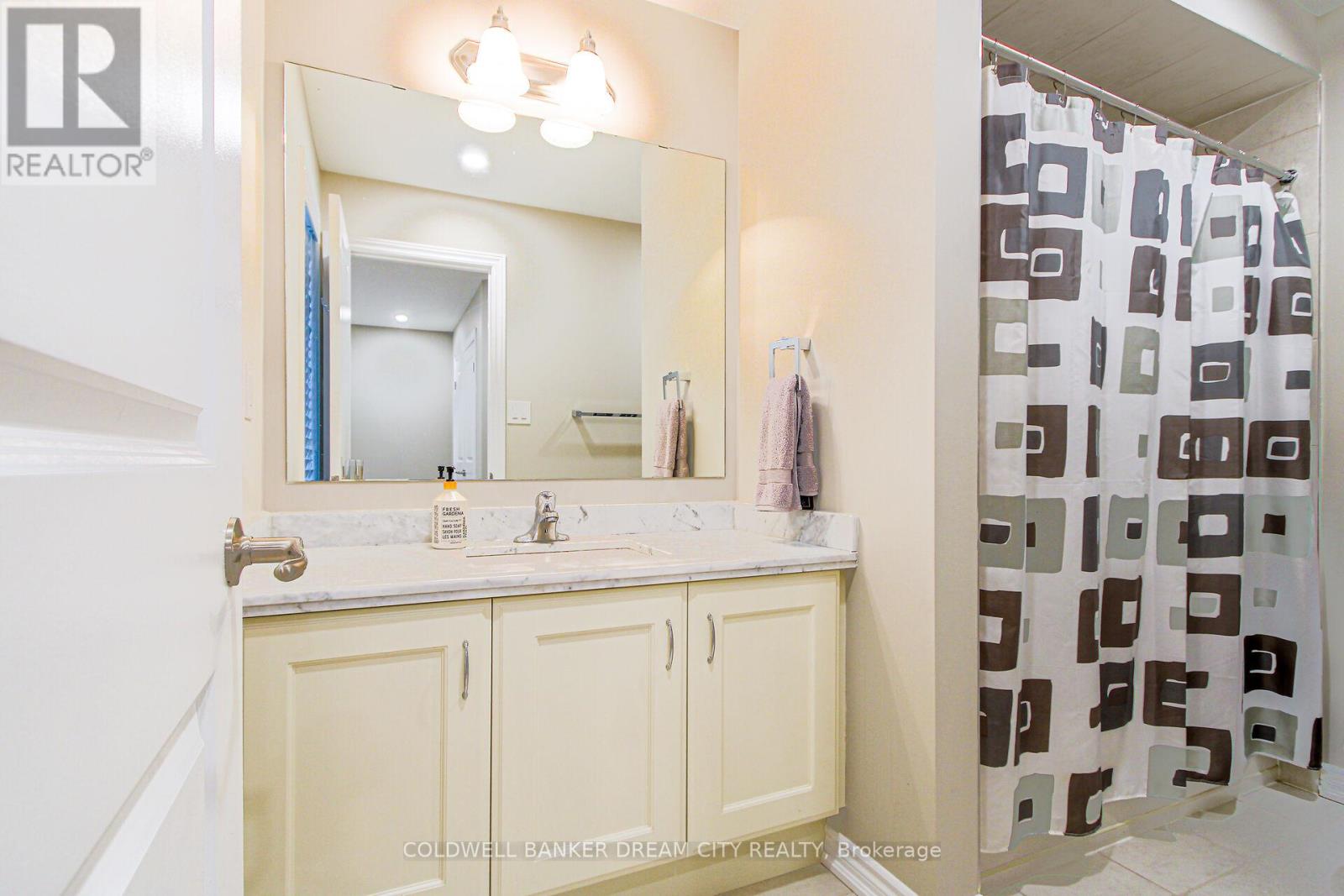 Photo 23 of 450 Brisdale Drive, Brampton ON