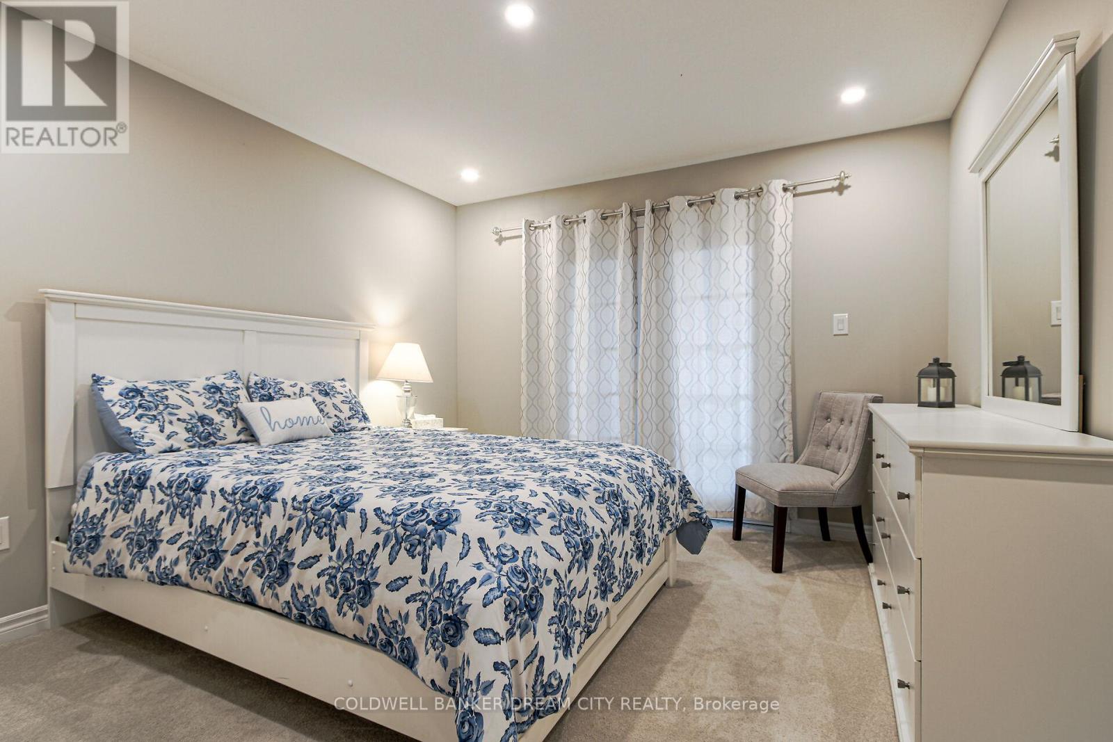 Photo 24 of 450 Brisdale Drive, Brampton ON